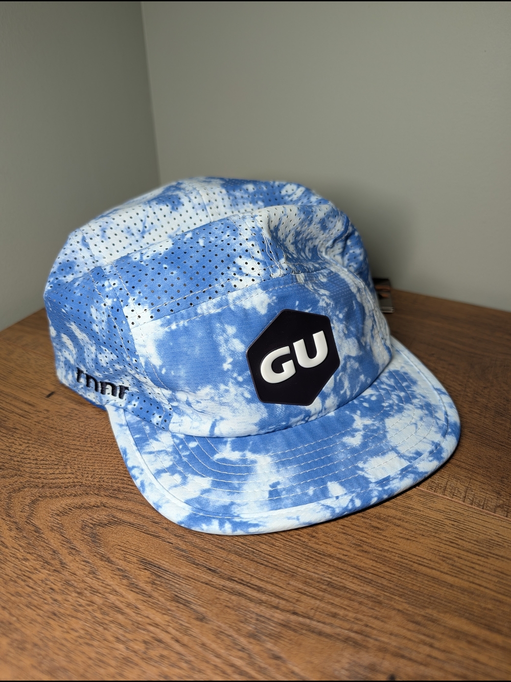RNNR Pacer Running Cap Blue/White Tie-Dye Ventilated Five-Panel Hat NWT 56cm